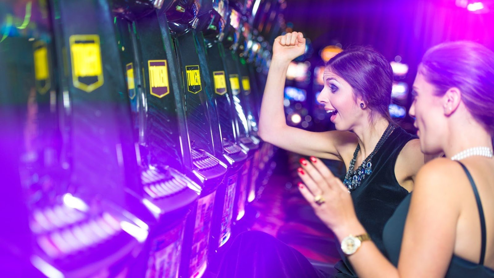 Introduction knowing how to choose a slot machine takes more than just a sense of timing. the finest slot machine to play has the ideal volatility ratio, player return, betting restrictions, and casino bonus. when