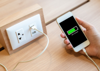 can you charge wirelessly and wired at the same time