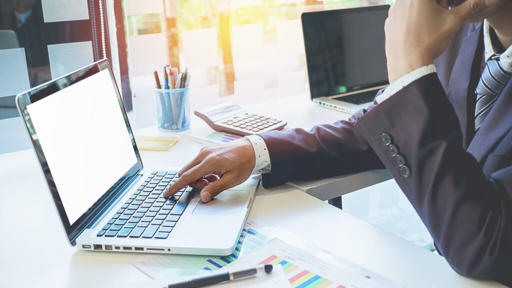 Advance your career with state of the art courses in cloud computing and data analytics